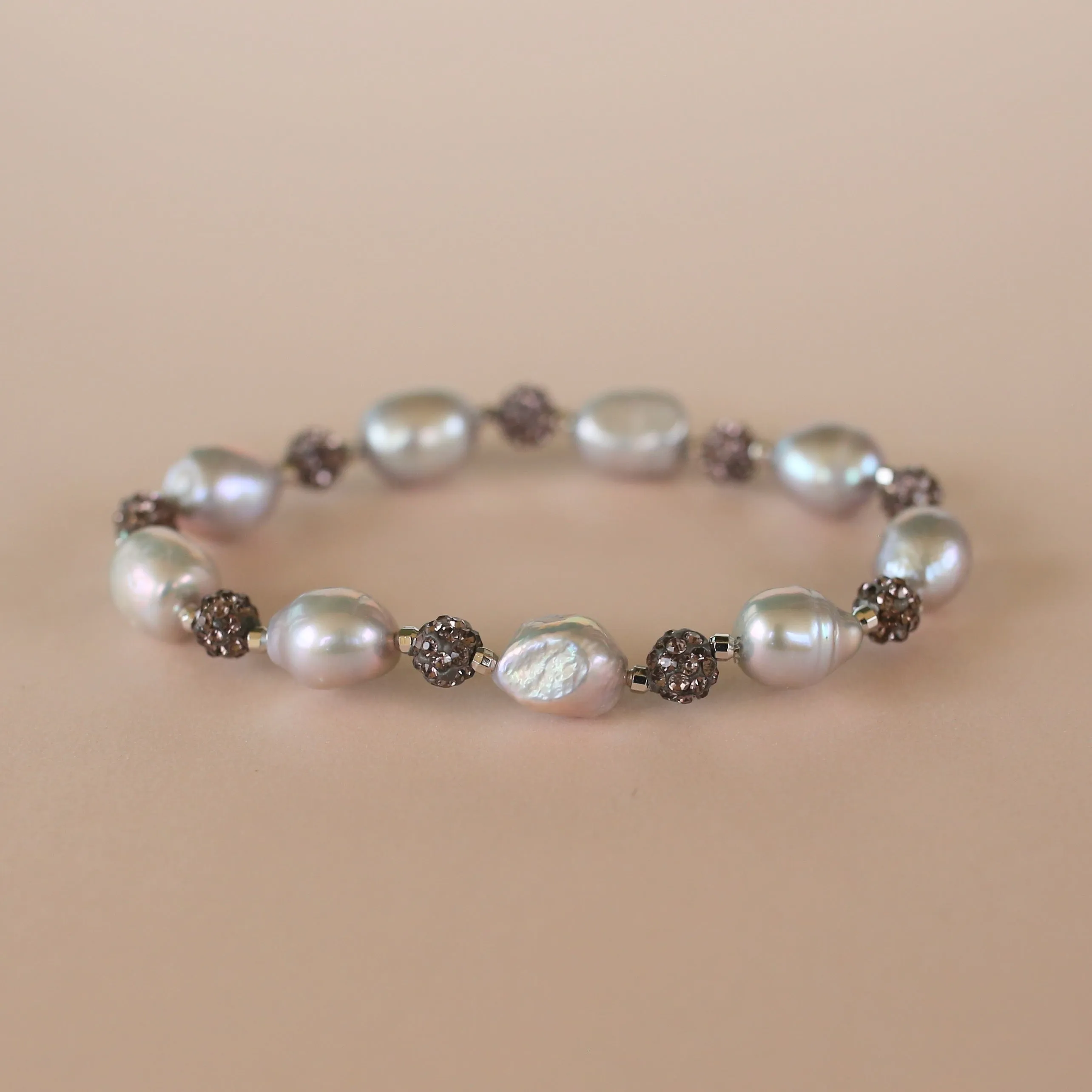 221-07-S | PETITE PEARL & CRYSTAL BRACELET (GRAY)