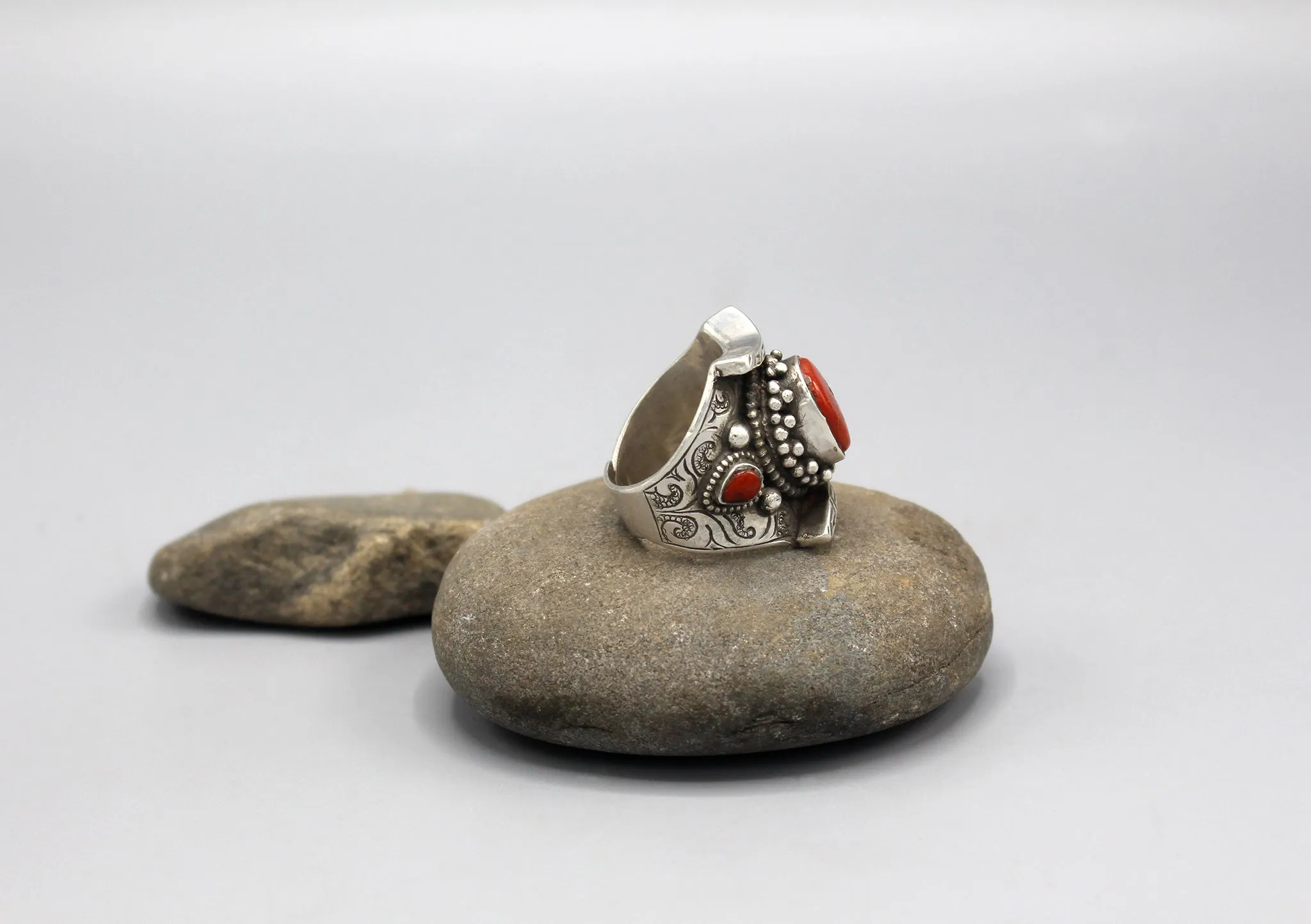 Antique Coral Inlaid Large Finger Ring