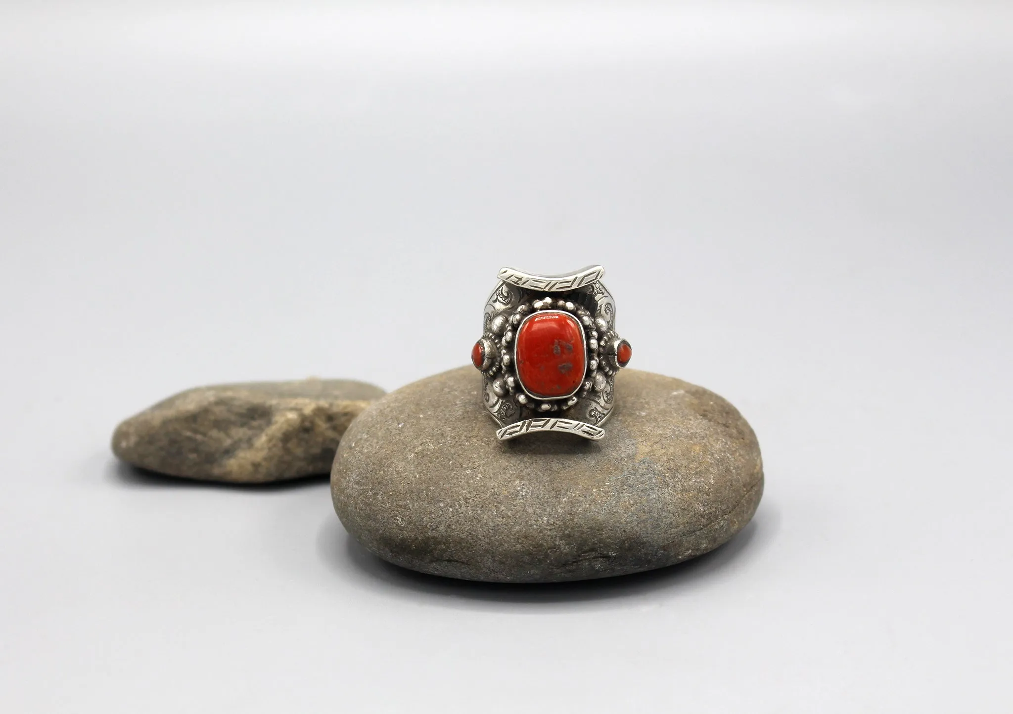 Antique Coral Inlaid Large Finger Ring