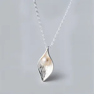 Beauteous Leaf Pearl Necklace