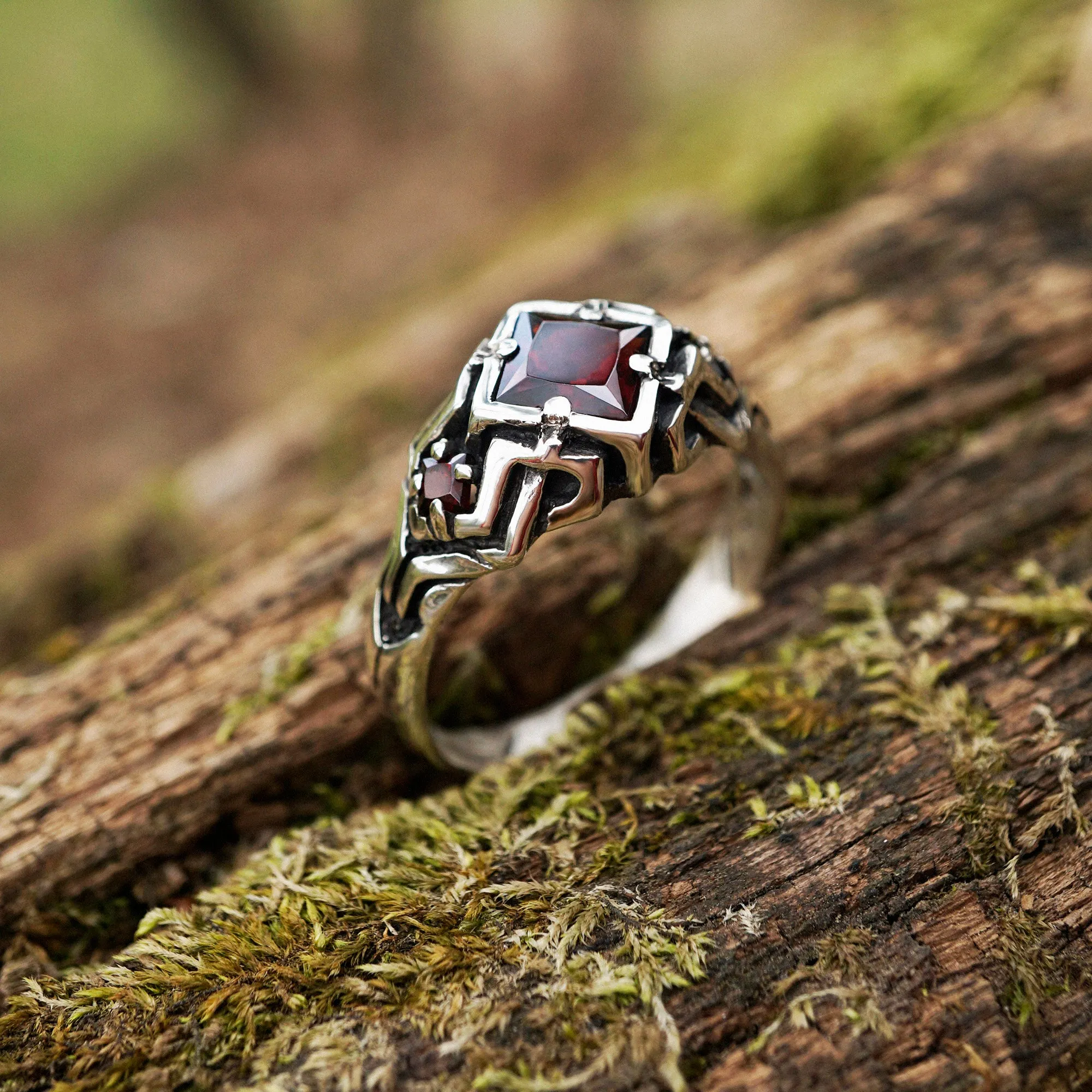 Garnet ring UNA