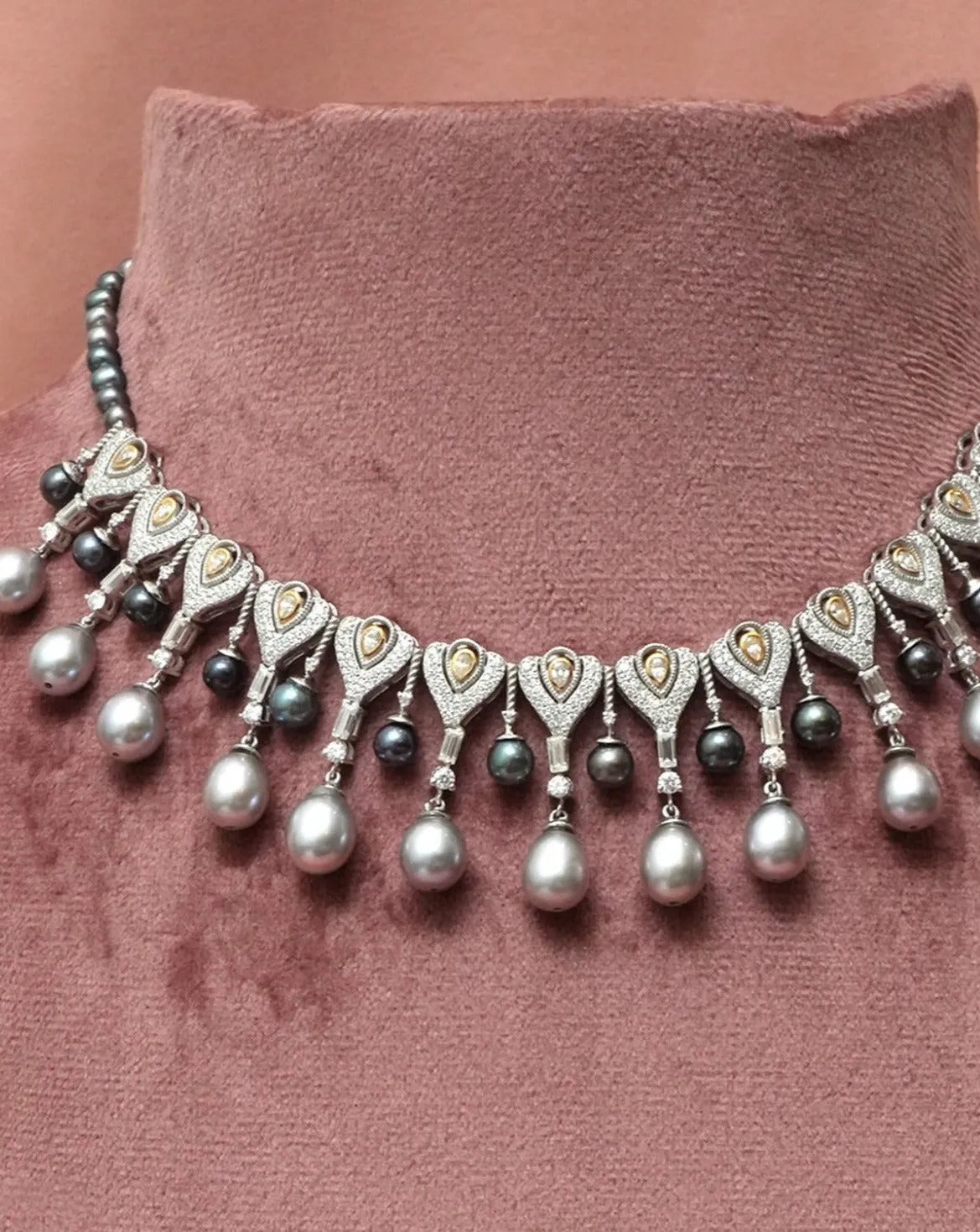 Nova Pearl Choker