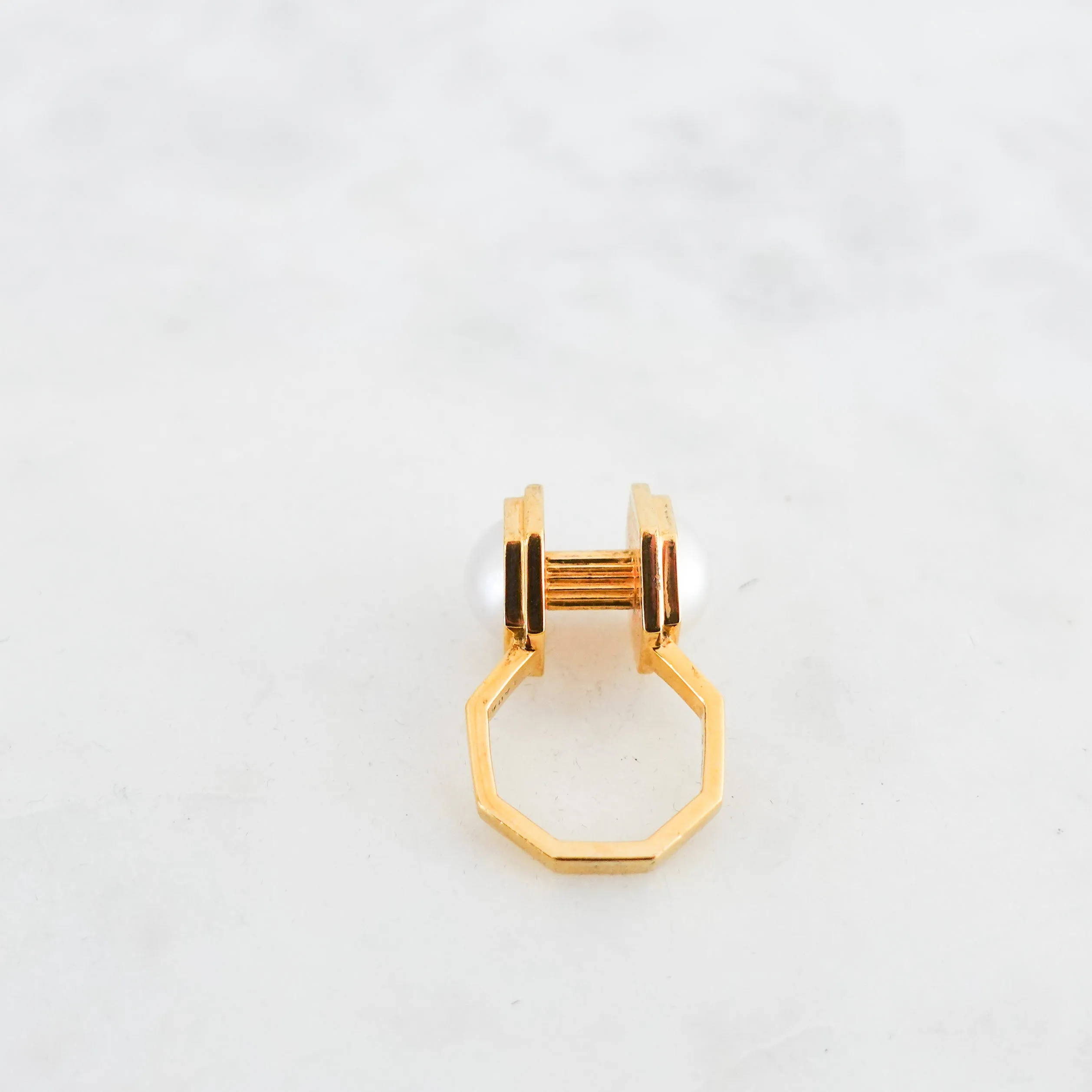 Pearl gold tone ring