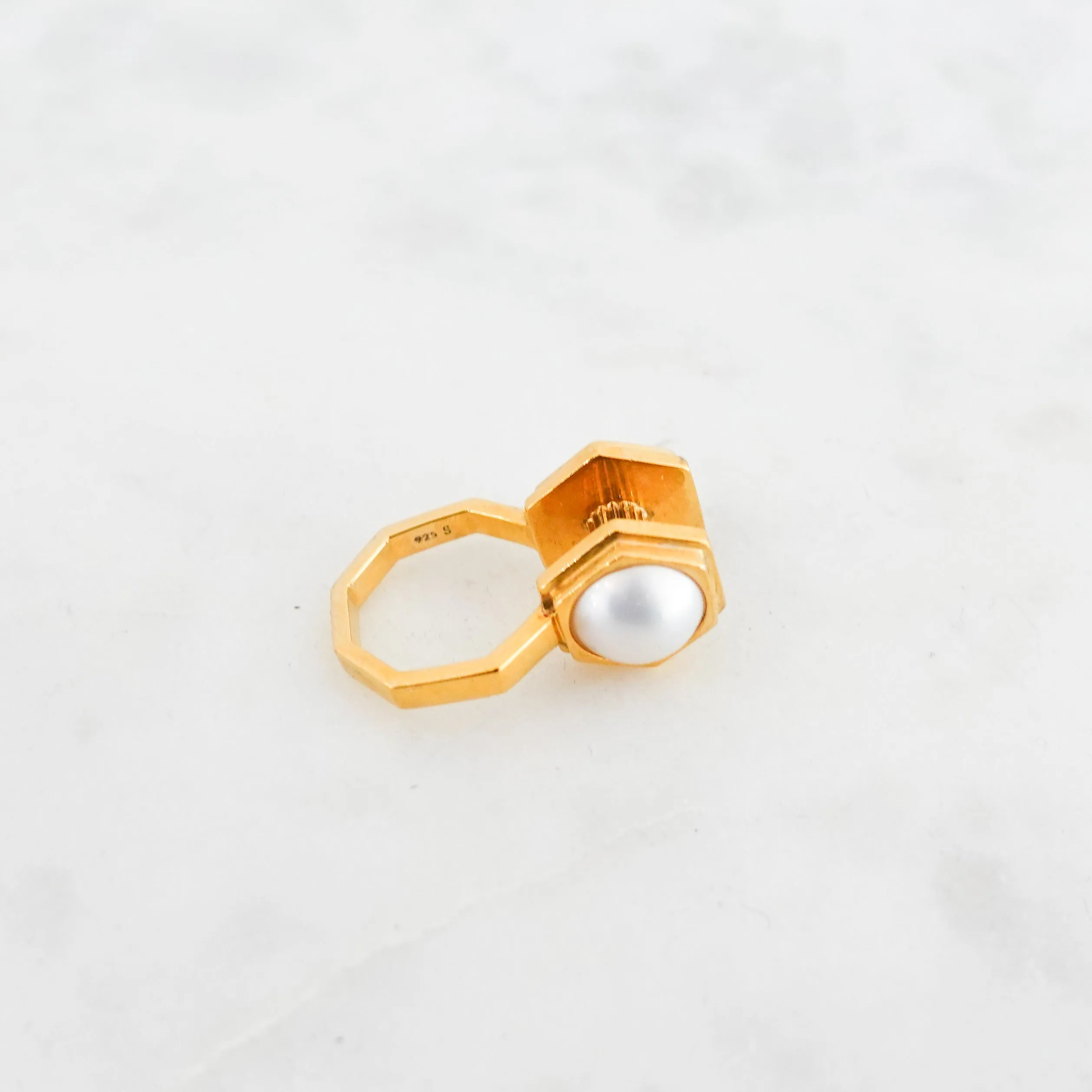 Pearl gold tone ring