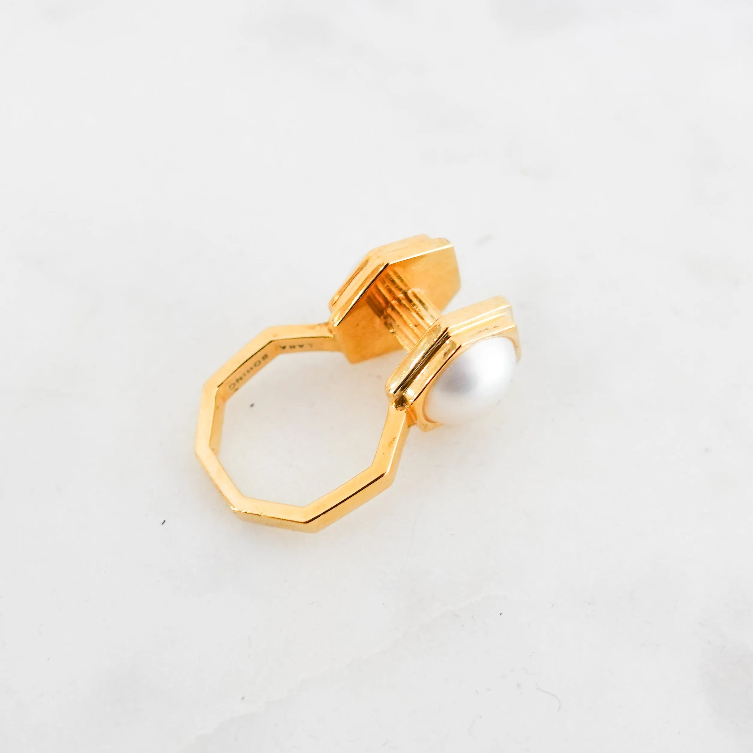 Pearl gold tone ring