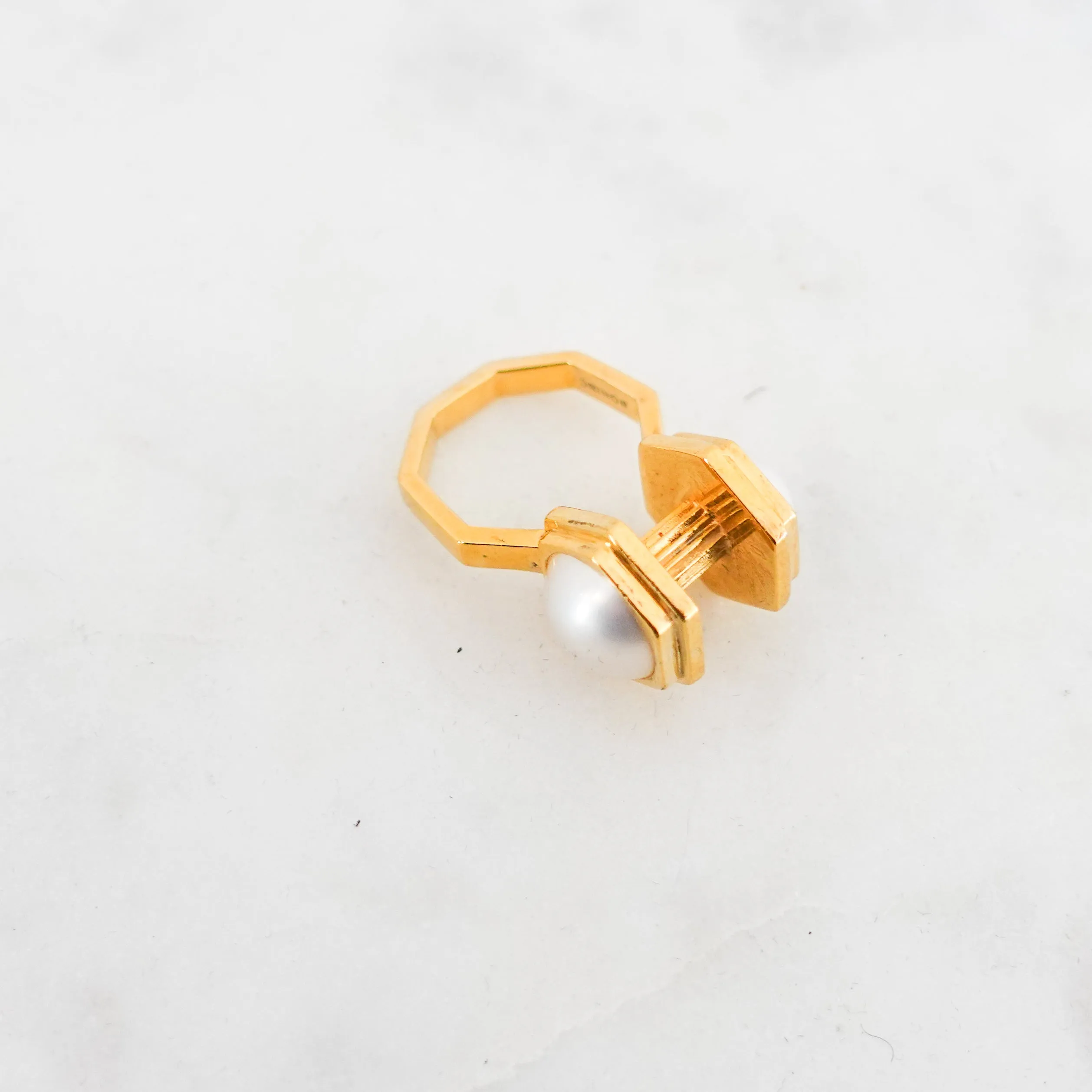 Pearl gold tone ring