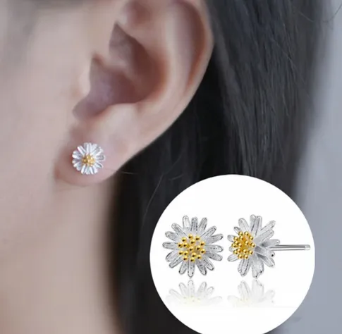 Small daisies earrings earrings Korean version of wild small  sun flower chrysanthemums