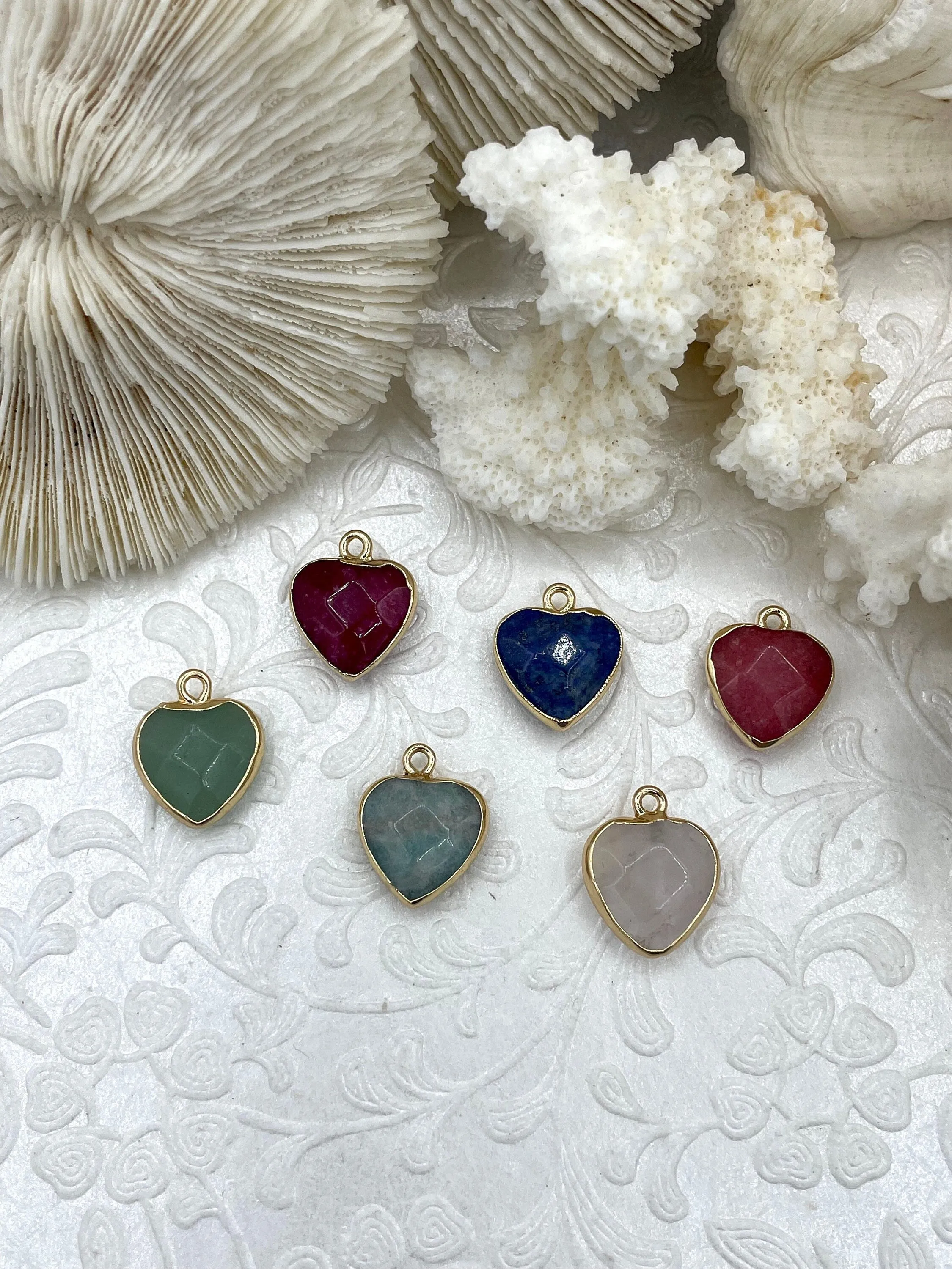 Small Heart Shaped Natural Stone Pendants Gold Soldered, Natural Stone Pendants, will come in a variety of patterns, 6 colors, Fast Ship